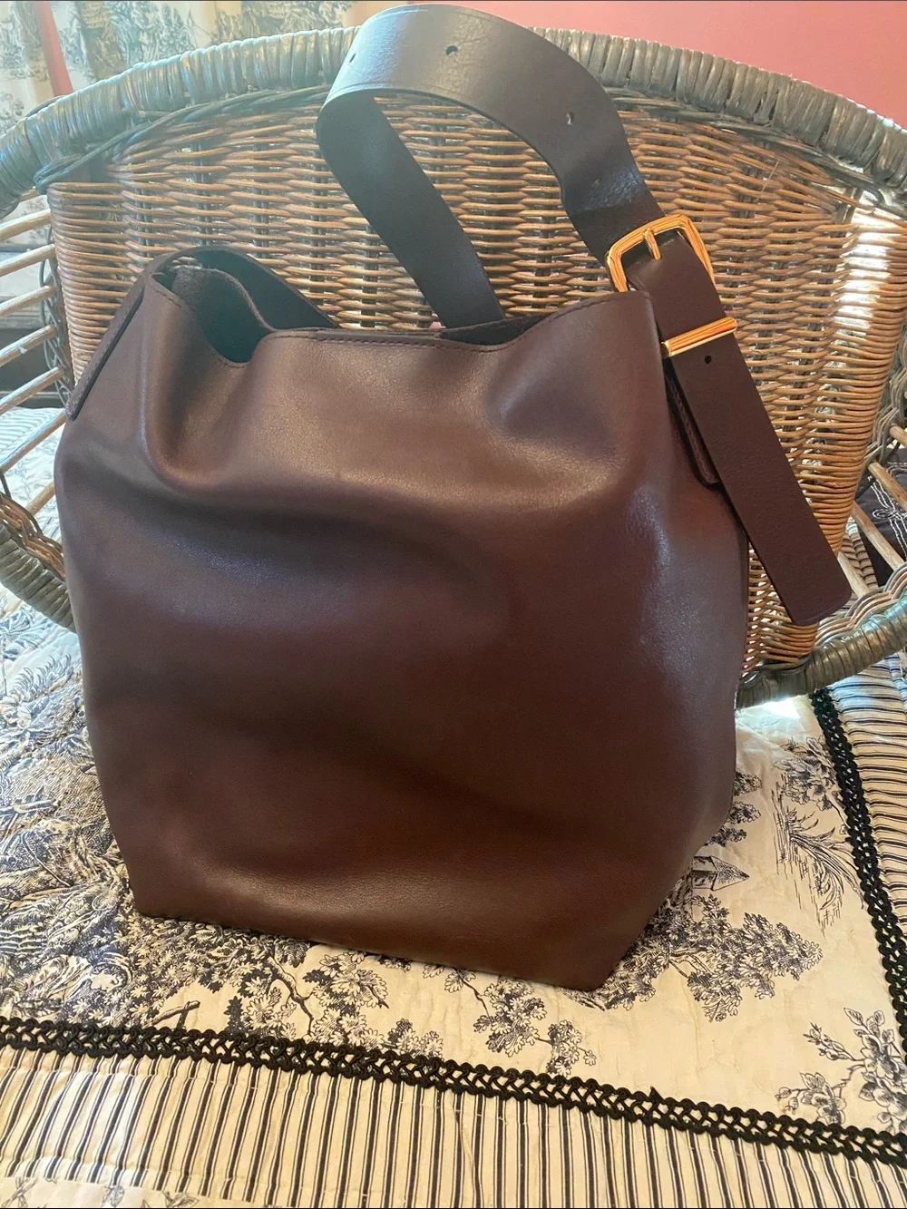 Men's Brown Leather Shoulder Tote